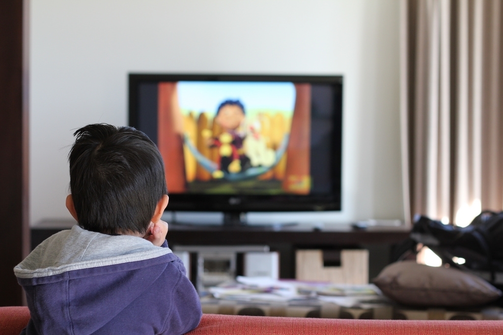 Xem TV nhiều có thể khiến trẻ chậm nói