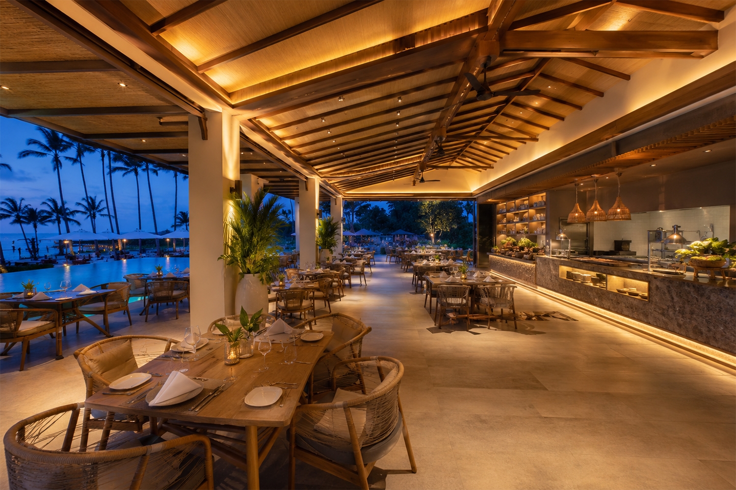 chieu-sang-nha-hang-va-quay-bar.jpg